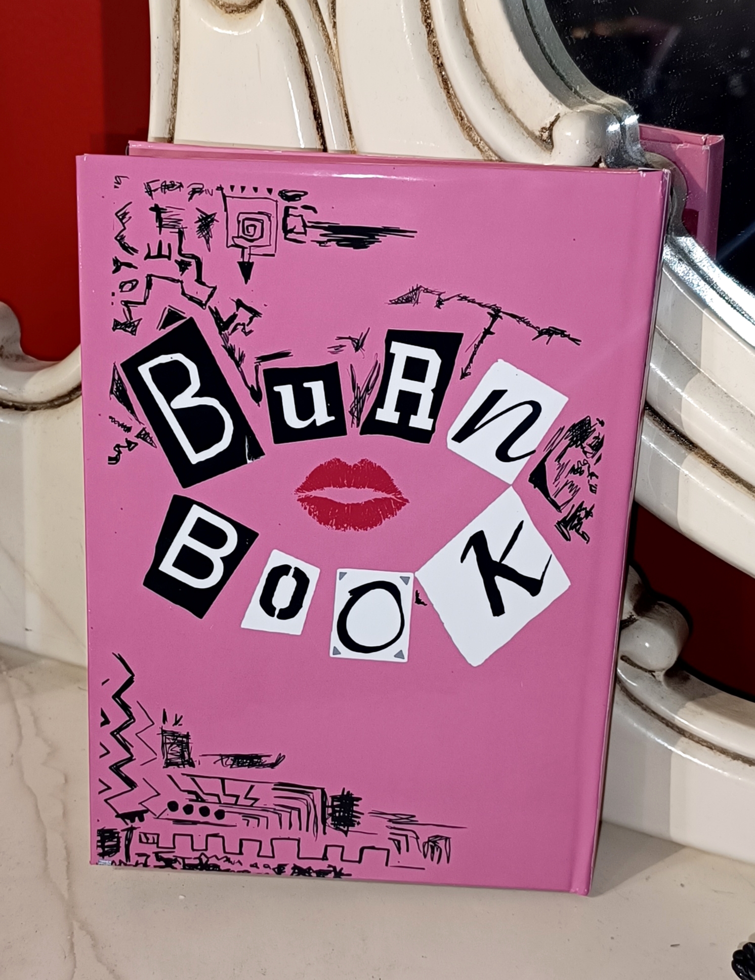 دفتر burn book از فیلم mean girls فانتزی پینترستی